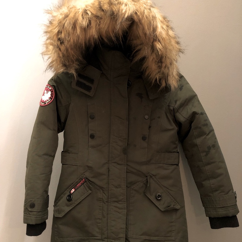 Girl’s Canadian Weather Gear down parka size small